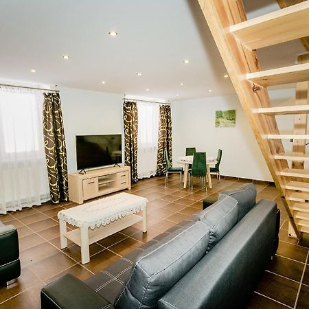 斯塔洛瓦沃拉Apartament Stalowa公寓 外观 照片